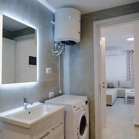 J&m Luxury 2 * Саранда