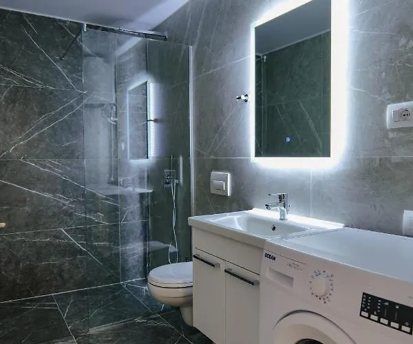 Apartment J&m Luxury 2 *