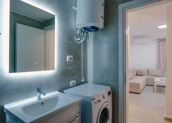 J&m Luxury 2 Apartment Sarandë