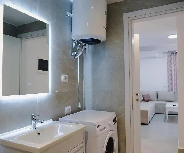 J&m Luxury 2 * Sarandë